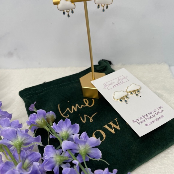 Cloudy Rain Stud Earrings - Picture 2 of 4